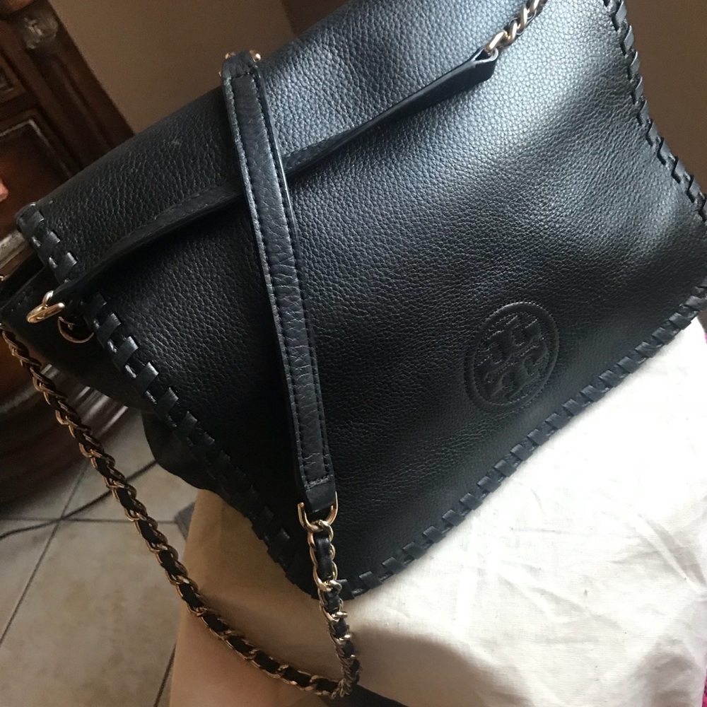 Chain Leather  Authentic Tory Burch  Tote.